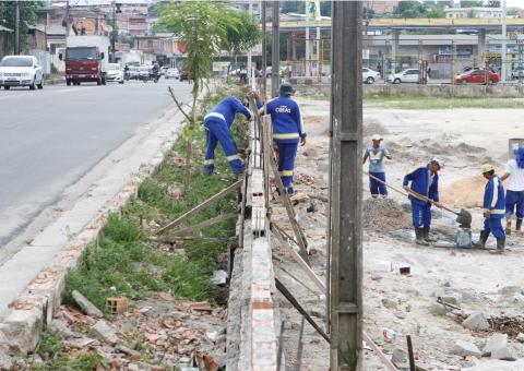 Construções de calçada e direita livre beneficiam moradores